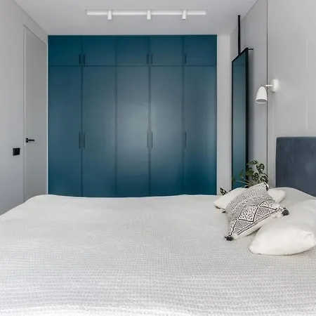 Central Park Apartment *